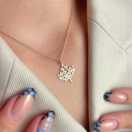 Maple Leaf Necklace, Canada Jewelry, Dainty Nature Pendant, Autumn Charm
